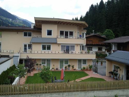 Nespecifikovaný výhled na hory nebo výhled na hory při pohledu z apartmánu