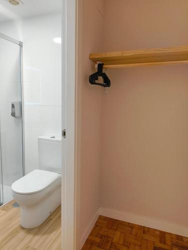 a bathroom with a toilet and a glass shower at Villa Galicia (Padrón) in Padrón