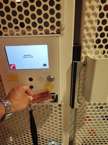 a person is inserting a credit card into a refrigerator at Studio en Duplex-Aircon-Terrasse-Parking-Calme in Bordeaux