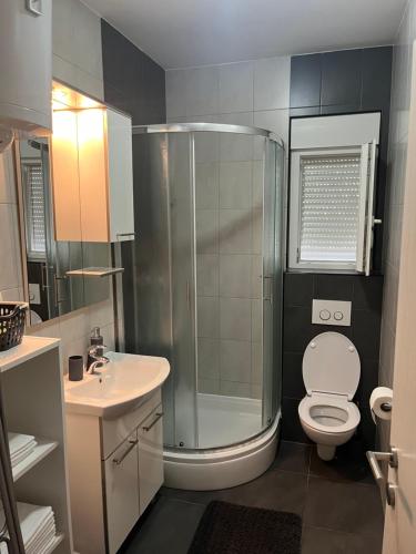 Bilik mandi di Apartman Filip