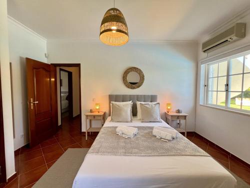Vilamoura White House Villa With Pool by Homing