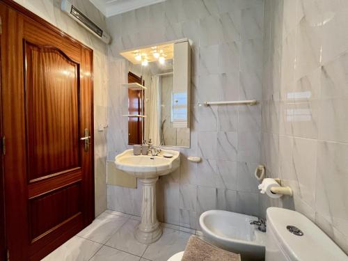 Vilamoura White House Villa With Pool by Homing