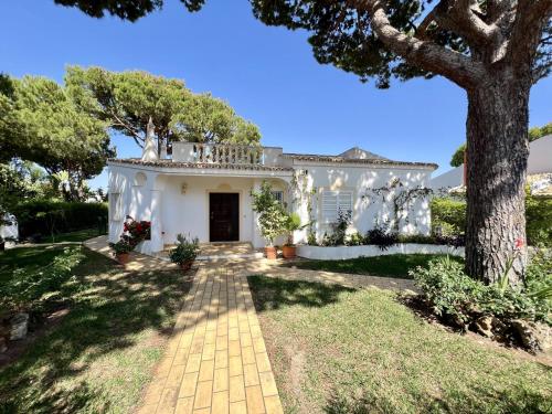 Vilamoura White House Villa With Pool by Homing