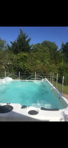 Un Petit COIN DE PARADIS , Belle Étape à 30 minutes Sud de Paris ,proximité Grands Axes ORLY,VERSAILLES,Direction CHATEAUX de la LOIRE