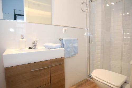 A bathroom at Macarena Home