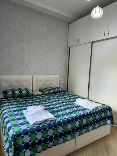 Una cama o camas en una habitación de City Centre Apartment