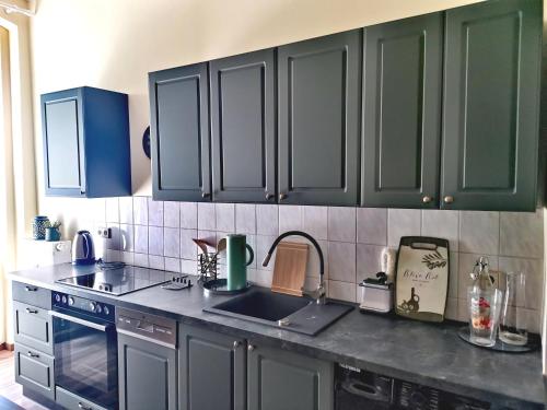 Η κουζίνα ή μικρή κουζίνα στο Art ANTON - Stilvolle Wohnung mit Balkon, zentrumsnah