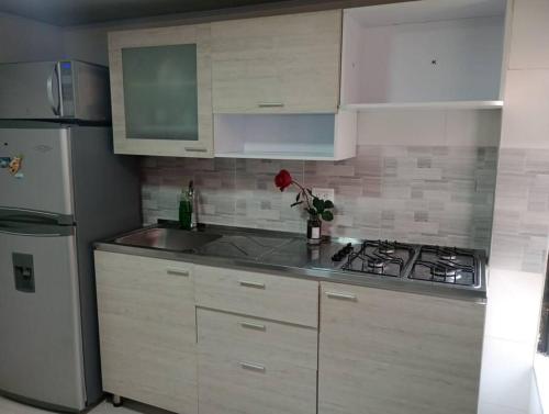 Η κουζίνα ή μικρή κουζίνα στο Apartamento en suba fontanar