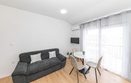 1 Bedroom Nice Apartment In Kastel Kambelovac