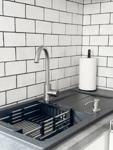 a kitchen sink with a dish rack in it at SoleOle in Playa de Gandia