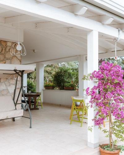 Taman di luar Villa Cercis - Puglia