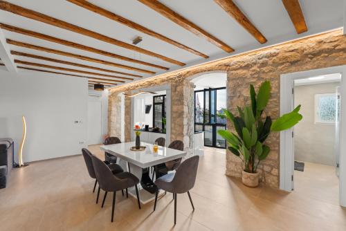 Angel's Sunrise Apartment