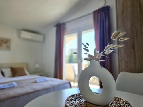 Una cama o camas en una habitación de Jasmin apartmani