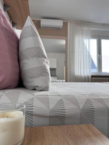 Una cama o camas en una habitación de Post apartmani A-1