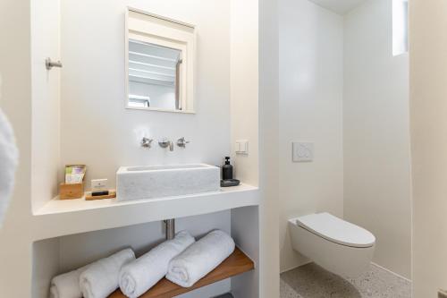 Bilik mandi di AGRILIA SUITES