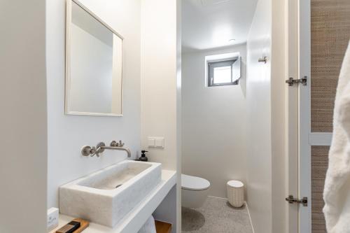 Bilik mandi di AGRILIA SUITES