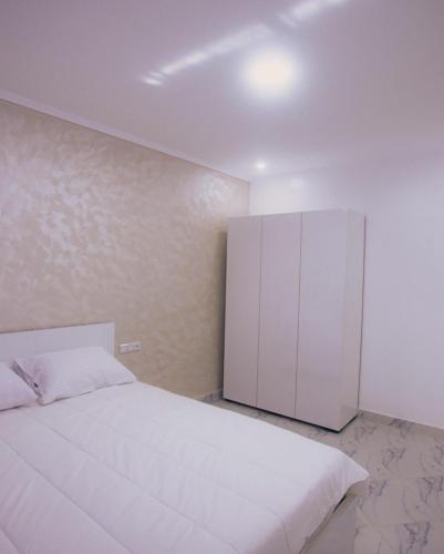 Ένα ή περισσότερα κρεβάτια σε δωμάτιο στο Abali Apartments