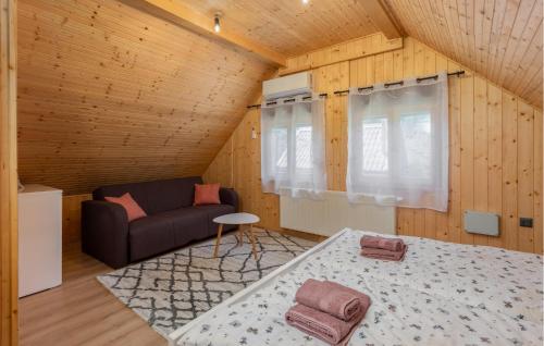 Postel nebo postele na pokoji v ubytování 4 Bedroom Awesome Home In Sunger
