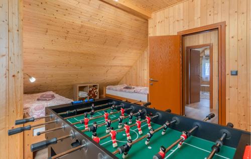 Biliár nebo kulečník v ubytování 4 Bedroom Awesome Home In Sunger