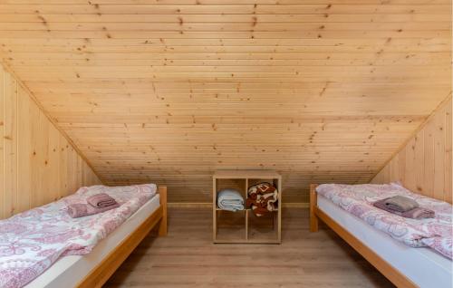 Postel nebo postele na pokoji v ubytování 4 Bedroom Awesome Home In Sunger