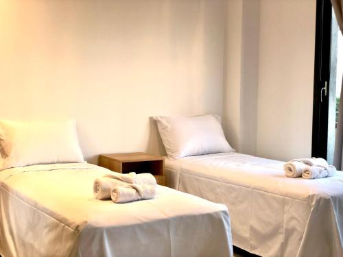 En eller flere senge i et værelse på Gergis House