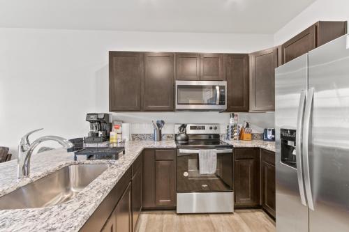 Una cocina o zona de cocina en Peaceful Mountain Hideout Luray Charm