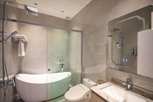 Ένα μπάνιο στο Villa HOÀNG GIA