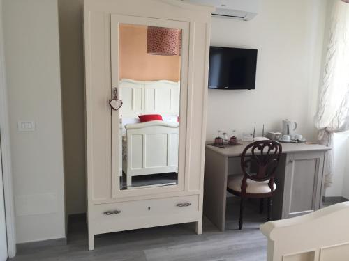 a white cabinet with a mirror in a bedroom at La Linea D'Acqua in Manarola