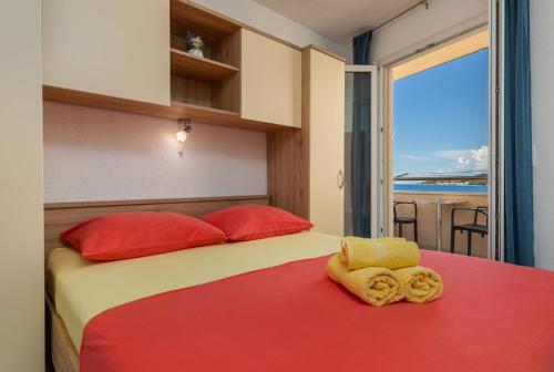 Posteľ alebo postele v izbe v ubytovaní Apartments by the sea Drasnice, Makarska - 6697
