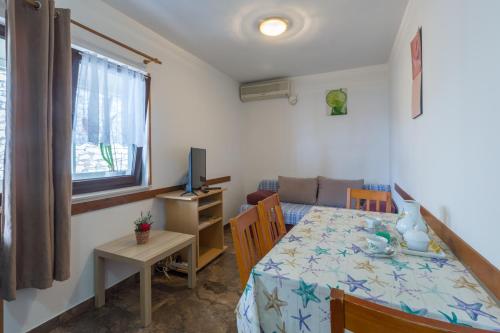 Apartments by the sea Sveti Ivan, Umag - 7002