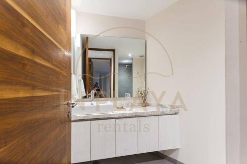 Koupelna v ubytování Luxury Condo, Hab Privada 100MB AC Gym Pool Cine