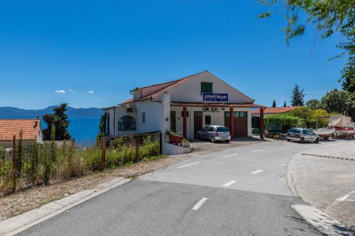 Apartments by the sea Brist, Makarska - 22463