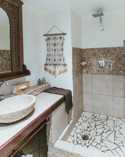 Bilik mandi di Fatumaru Lodge