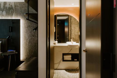 The Motley Hotel Image
