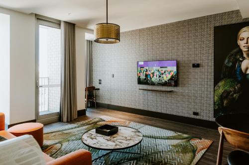 The Motley Hotel Image