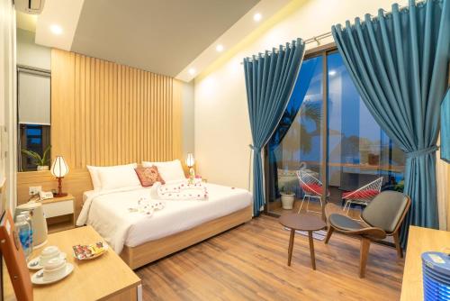 Giường trong phòng chung tại Hoi An Grace River Villa