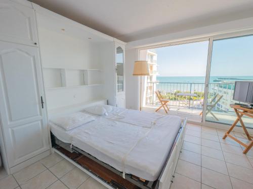 Studio 2 pers accès plage direct, balcon