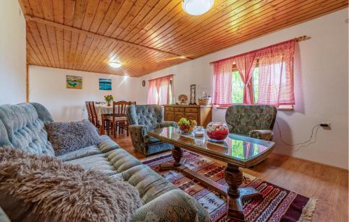 a living room with a couch and a table at 3 Bedroom Cozy Home In Klanac in Klanac