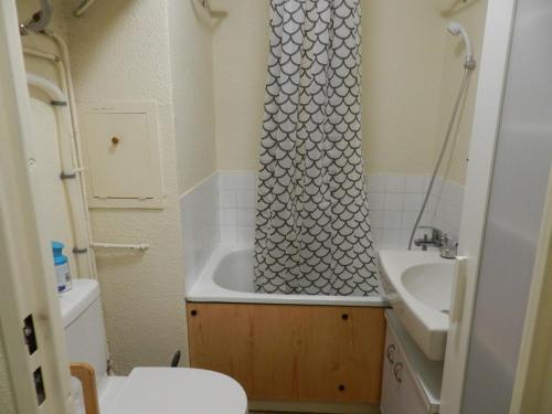 Ένα μπάνιο στο Studio 3 pers, face pistes, balcon, Le Pleynet - FR-1-557A-57