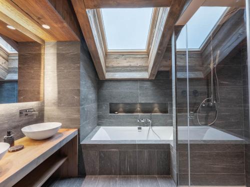 a bathroom with a tub and a sink at Chalet confortable et cosy, 4 chambres, Méribel La Gittaz - FR-1-566-68 in Les Allues