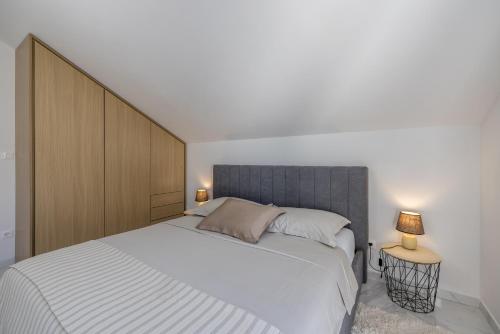 Postel nebo postele na pokoji v ubytování Luxury Apartments Immortelle Sutivan