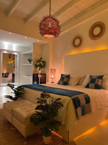 Rúm í herbergi á La Excelencia Posada & Spa