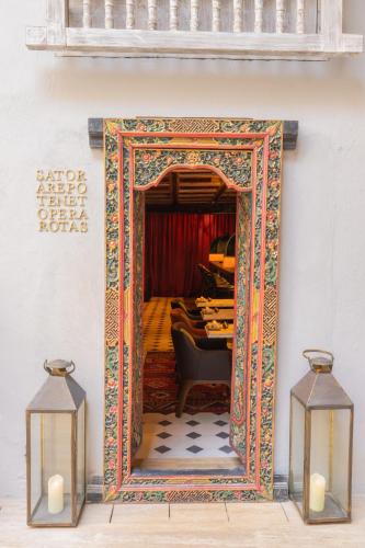 a mirror frame with a bed in a room at Hotel Casa Don Luis by Faranda Boutique, a member of Radisson Individuals in Cartagena de Indias