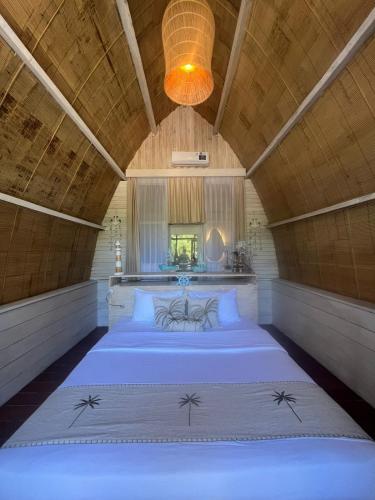 a bedroom with a large bed in a room at Living Trawangan Hotel in Gili Trawangan