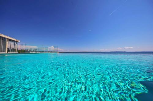 Gallery image of Arcadia Eco-Luxe Mobile Homes with infinity pool by OIKO Collection in Privlaka