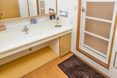 Bilik mandi di Japanese Onsen Ryokan Kohakuen