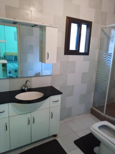 Et badeværelse på Hotel Akwaba Abatta