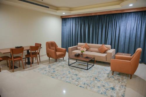 Ruang duduk di فندق المدى العربية الفندقية