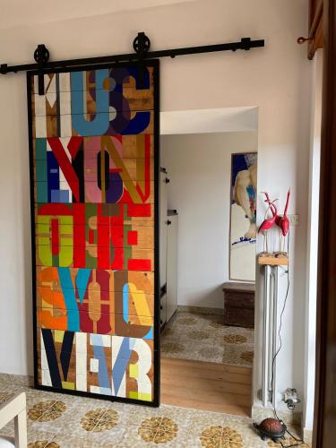 a mirror in a room with a colorful painting at Flavia 21 in Elice