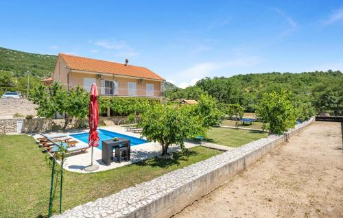 Four-Bedroom Holiday Home In Slivno